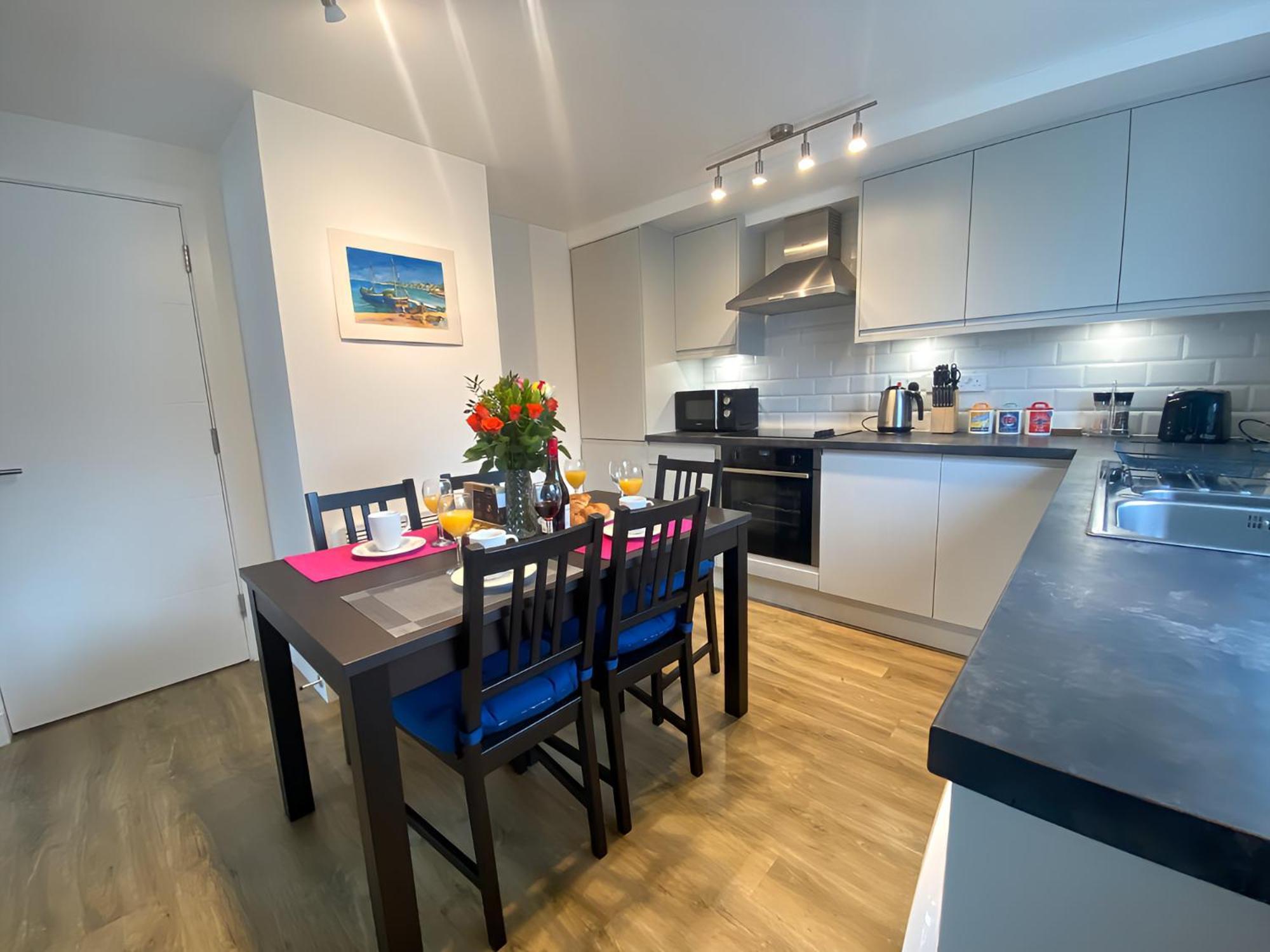Cambridge Stays Riverside Apart Hotel With 2Br Flats At The City Centre-Parking-Balcony 외부 사진